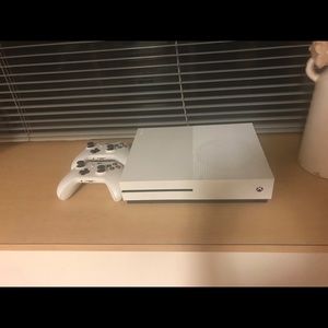 Xbox one s and two working controllers